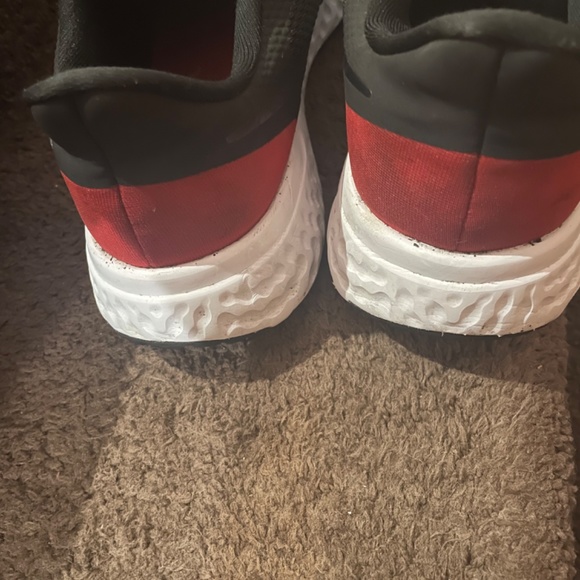 Sneakers by Nike Revolution - Picture 2 of 7